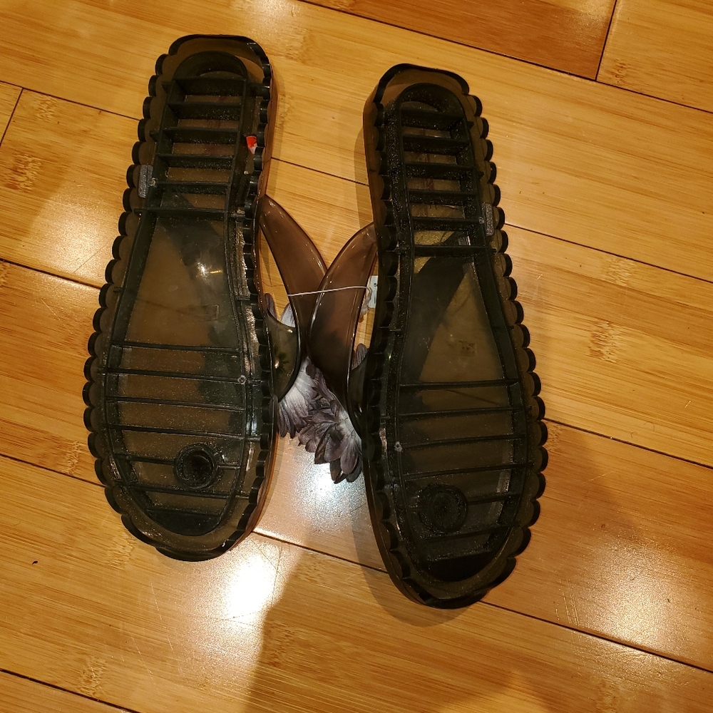 Slippers - Picture 2 of 3